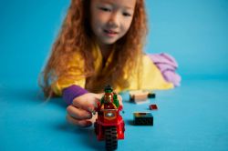 Конструктор LEGO Marvel Железный Человек на мотоцыкле и Халк 76287 - Картинка 10