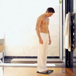 Весы Beurer напольные, 180кг, подкл. к смартфону, сенс. управл., 2хААА в компл, стекло, черные BF_600_PURE_BLACK - Картинка 4