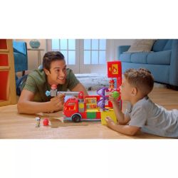 CoComelon Ігровий набір Feature Vehicle Deluxe Transforming Fire Truck Пожежна машина-трансформер з аксесуарами CMW0220 - Картинка 2