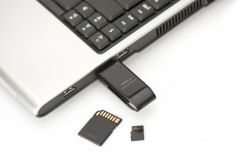   DIGITUS USB 2.0 SD/MicroSD DA-70310-3 -  3
