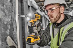 ���������� ������� �������������� DeWalt XR Li-Ion 18� ����������� PowerStack 1�1.7����� 192�� 3200��/��� 4200��/��� ���� 0.88�� ��� �� DCF840E1T - �������� 4