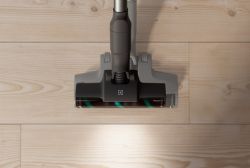 Пылесос Electrolux беспроводный, влажная уборка, конт пыль -0.3л, автон. раб. до 40мин, вес-2.2кг, HEPA12, AutoMode, 5 насадок, синий EP71B14WET - Картинка 8