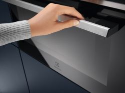 Духовой шкаф Electrolux электрический компактный, 42л, дисплей, конвекция, функция СВЧ, черный+нерж EVM8E08X - Картинка 4