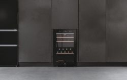 Haier Холодильник для вина, 82x49.7х58.5, холод.відд.-106л, зон - 2, бут-42, ST, дисплей, чорний HWS42GDAU1 - Картинка 2