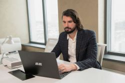 Ноутбук 2E Imaginary 15.6" FHD IPS AG, Intel i5-1235U, 16GB, F1TB, UMA, DOS, Черный NL57AU-15UA17 - Картинка 2