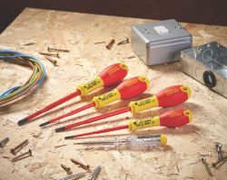 �������� Stanley FatMax ���� 7��, ��� ���� �� �������� 1000�, ������ ��� 3.5�75��/ 5.5�150��, �������� �� ��� Philips Ph1x100/ Ph2x125 XTHT0-62692 - �������� 2