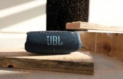 ������� ���������� 2.0 JBL Charge 5, Dark Blue, 40 �� (30�� + 10��), Bluetooth 5.1, IP67, ��������� "PartyBoost", USB Type-C, ���������� 7500 mAh (JBLCHARGE5BLU) - �������� 11